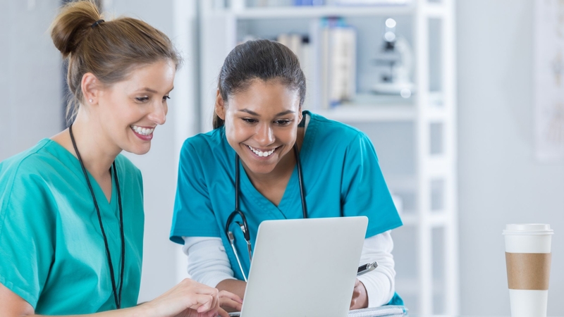 nurses studying online