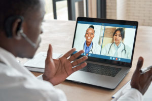 group-of-medical-doctors-discussion-over-internet-using-laptop